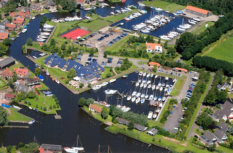 Water sports, boat rental, yacht charter, sailing, hotel and apartments, last minutes in Friesland!